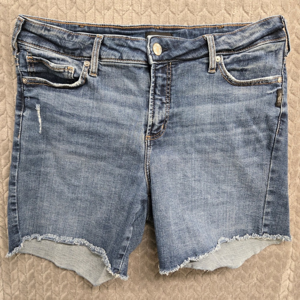 Silver Jeans Co Suki Mid Rise Distressed Denim Shorts Medium Wash 34 L5.5 Frayed